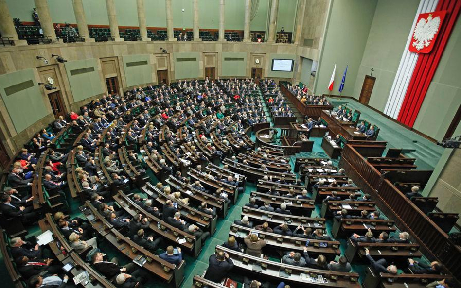 Kto za wcześniejszymi wyborami