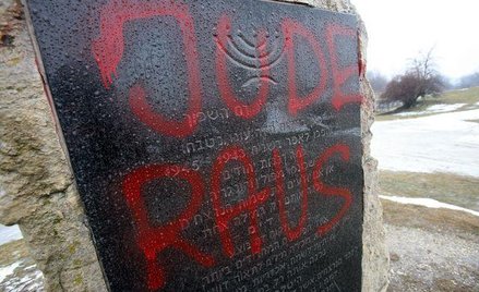 Jeden z antysemickich napisów