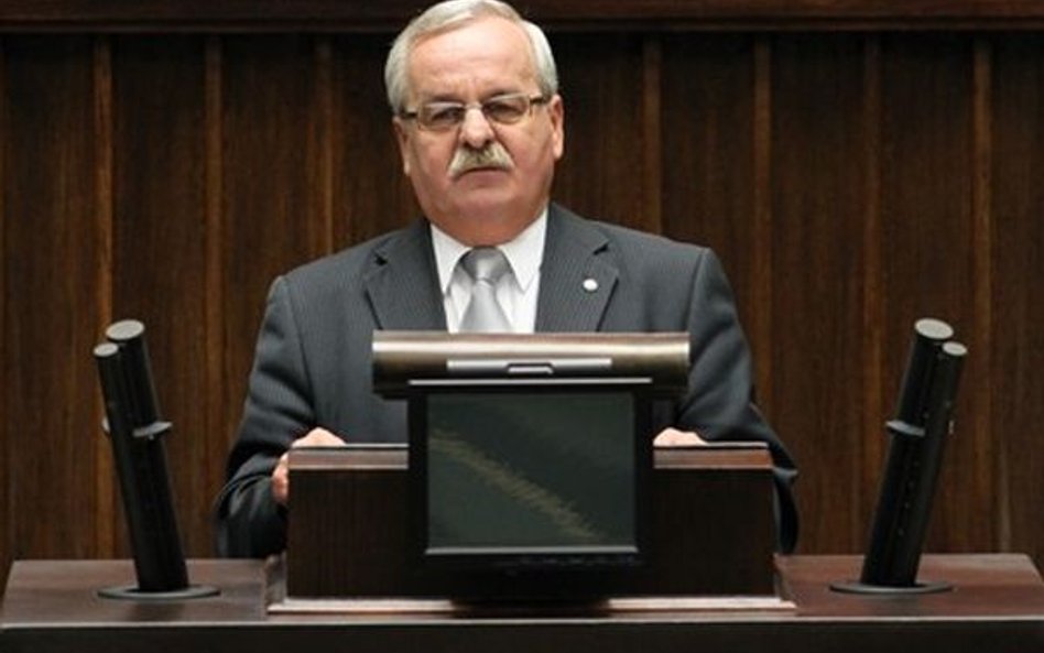 Poseł PiS służył w pułku, który pacyfikował stoczniowców