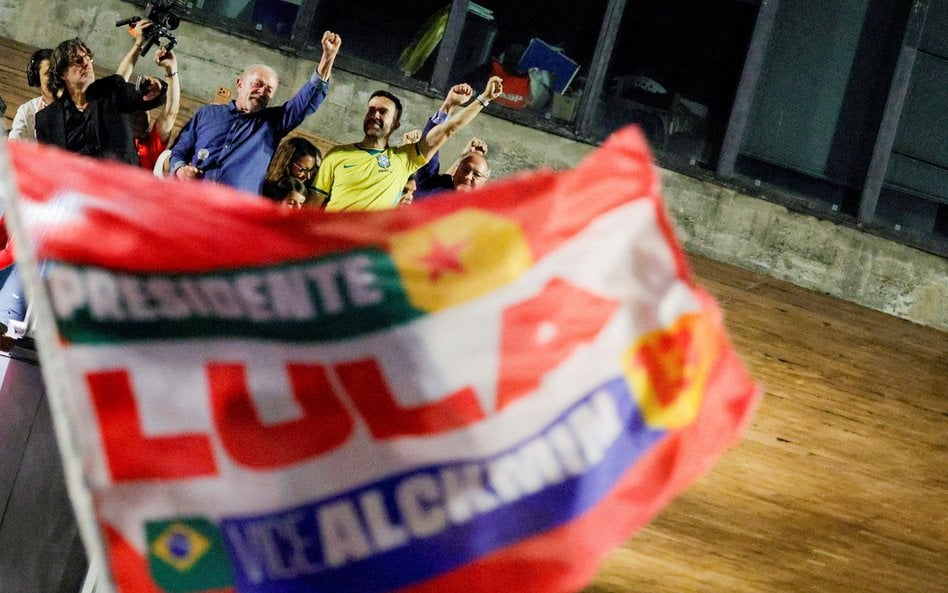 Luiz Inácio Lula da Silva pokonał Flávio Bolsonaro w drugiej turze wyborów prezydenckich w Brazylii