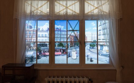 Mieszkanie warszawskiej rodziny, 5 września 1939 r. - część wystawy Muzeum dla dzieci "Podróż w czas