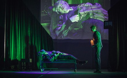 „Persona. Ciało Bożeny”. Scena z Jarosławem Kaczyńskim i Donaldem Tuskiem