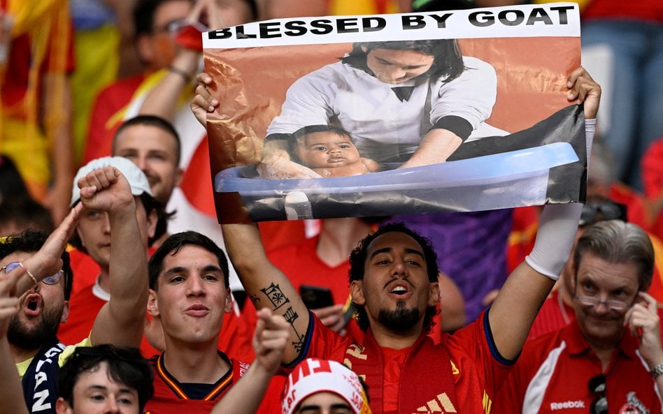 W czasie Euro 2024 kibice reprezentacji Hiszpanii przypominali zdjęcie, na którym Lionel Messi kąpie