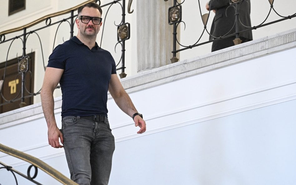 Mejza podpisał kontrakt. W październiku wchodzi do klatki
