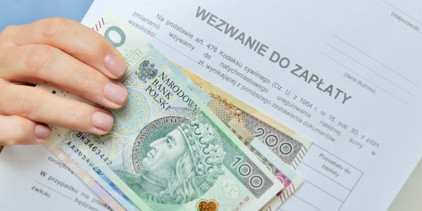 Komornicy wyegzekwowali od emerytów więcej niż z wynagrodzeń