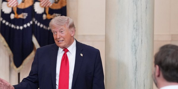 Giełdy czerwone po wystąpieniu Trumpa. Ropa reaguje natychmiast