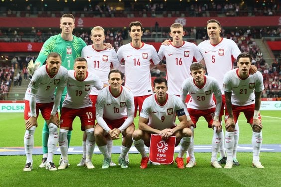 W takim składzie Polska zaczęła mecz z Rumunią: 1. Marcin Bułka, 2. Matty Cash, 5. Jan Bednarek, 9. 