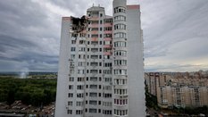 Budynek uszkodzony w ataku na Kijów, do którego doszło w nocy z 7 na 8 lipca