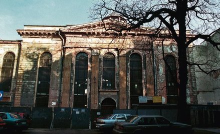 Odbudowa Synagogi pod Białym Bocianem – tu na zdjęciu z 2003 roku ma rangę symbolu