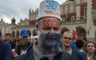Październikowy protest tzw. antymaseczkowców w Krakowie