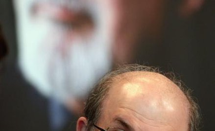 Salman Rushdie w pętach historii