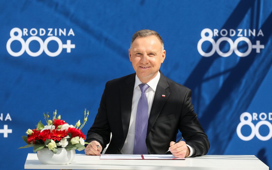 7 sierpnia 2023 prezydent Andrzej Duda podpisał nowelizację ustawy o podniesieniu świadczenia Rodzin