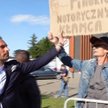 Awantura na spotkaniu z premierem. Burmistrz wyrwał transparent. „Mam estymę wobec władzy”