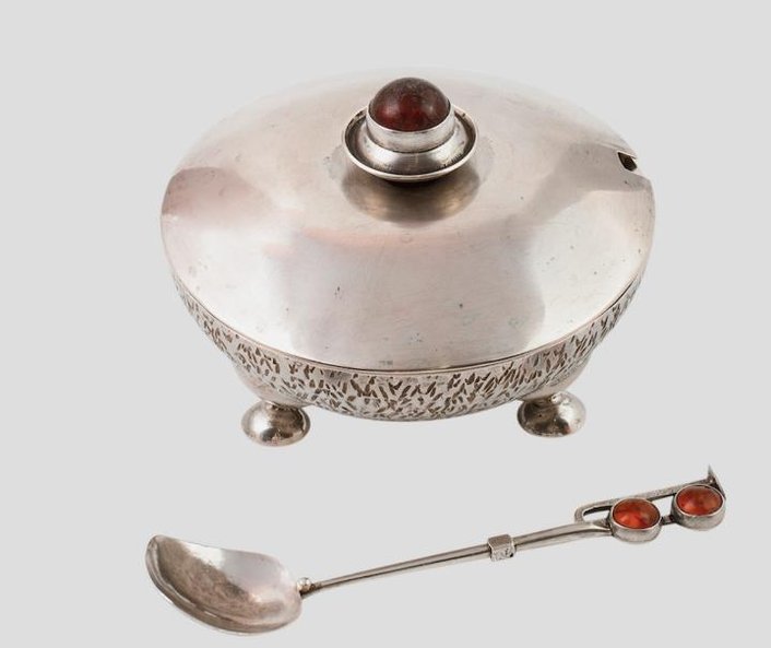 Srebrna cukiernica z lat 60., wyrób spółdzielni ORNO.