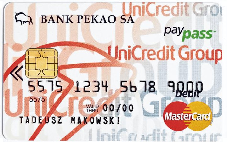 Na to, że karty można użyć do płatności zbliżeniowych, wskazuje umieszczone na niej logo PayPass (Ma