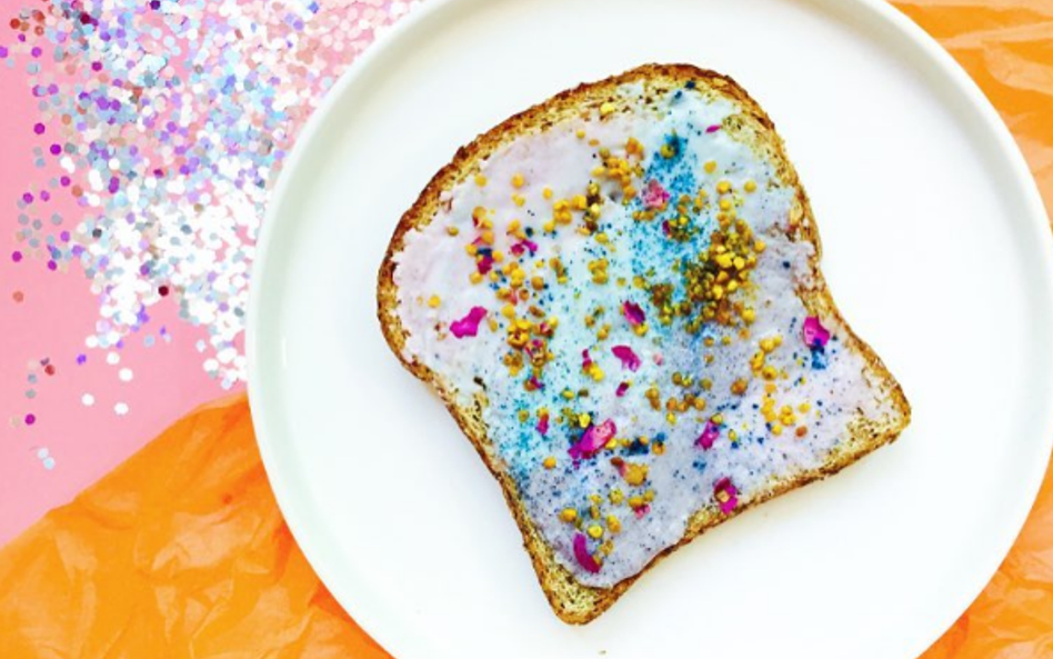 Tost jednorożec (ang. "unicorn toast")