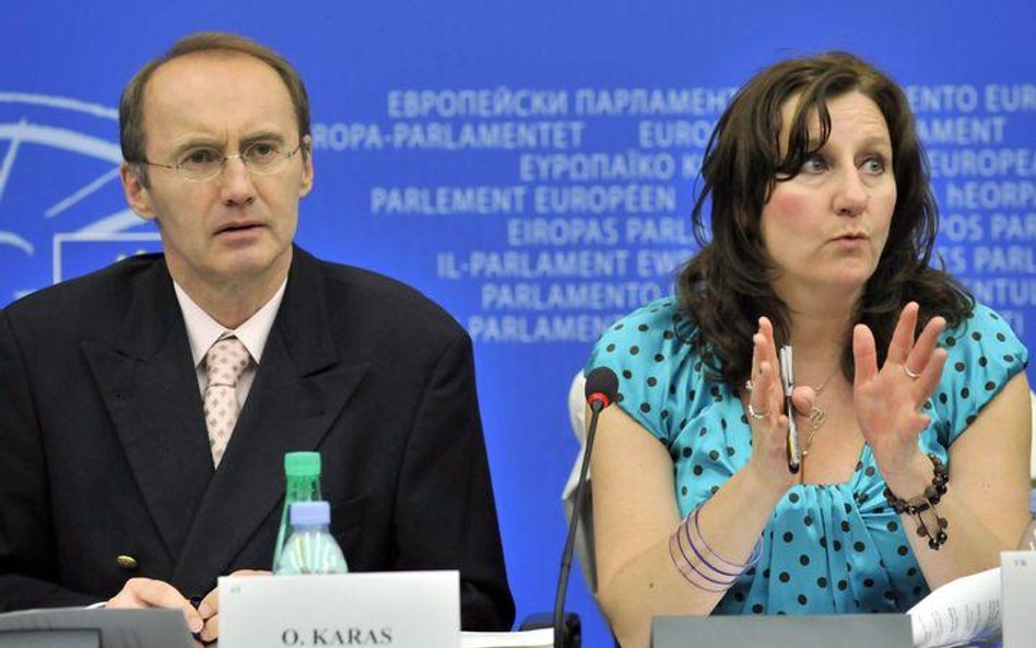 Członkowie Parlamentu Europejskiego, od prawej Arlene McCarthy, eurodeputowana z brytyjskiej Partii 