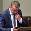 Pewnie słynący z niezwykłej wierności partyjnym barwom poseł i tak mógłby dalej skakać sobie po intr