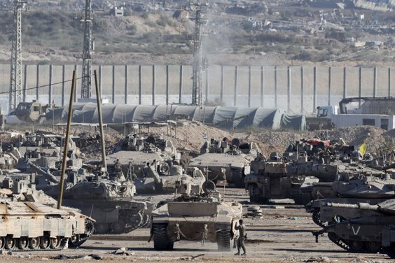 Izraelskie wojsko przy granicy Izraela i Strefy Gazy