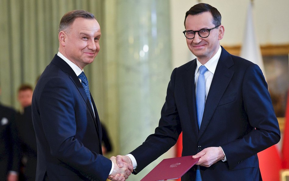 Prezydent Andrzej Duda i premier Mateusz Morawiecki na uroczystości w Pałacu Prezydenckim