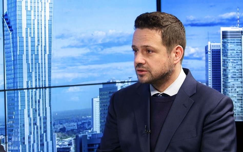 Trzaskowski: Łączenie Karty LGBT+ z pedofilią? Skandal
