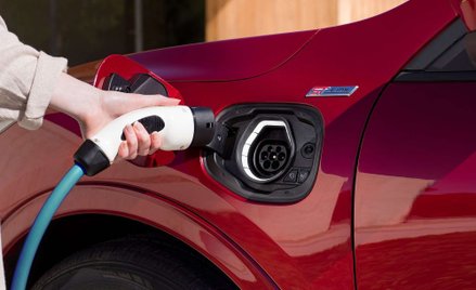 Hybrydy plug-in rządzą na polskim rynku e-samochodów