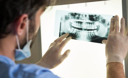 Szwecja: spór sądowy o sprawdzanie uzębienia