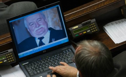 Polscy posłowie w Internecie jak we mgle