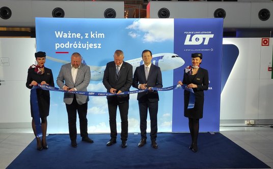 Na Lotnisku Chopina w Warszawie rejsy do Stavanger zainaugurowano przecięciem wstęgi