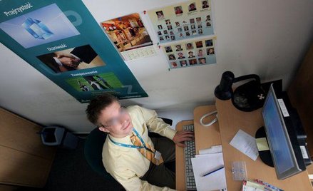 Przychodzą do pracy codziennie, w tych samych godzinach co osoby na etacie, wykonują te same zadania