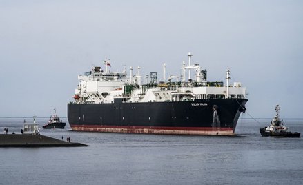 Kilkadziesiąt gazowców z LNG na pokładzie krążyło w październiku u wybrzeży Europy, czekając na rozł