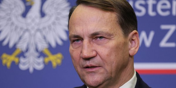 Radosław Sikorski o wysadzeniu torów: To akt terroru państwowego
