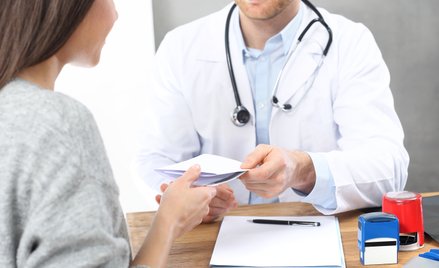 Lista lekarzy dostępnych bez skierowania. Do tych specjalistów wystarczy się zapisać