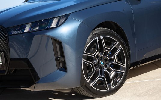 Zmodernizowane BMW iX