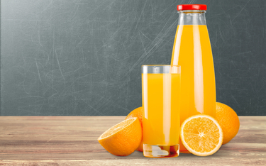 Od ośmiu lat w wymogach prawnych dla soków, nektarów owocowych oraz przecierów owocowych jest błąd.