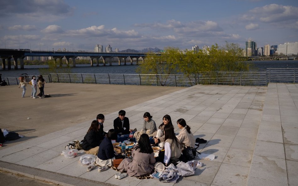 Korea Południowa: Coraz więcej wyzdrowiałych ponownie ma koronawirusa