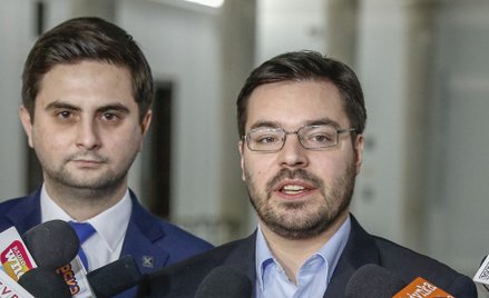 Poseł Norbert Kaczmarczyk (z lewej) i wicemarszałek Sejmu z Kukiz'15 Stanisław Tyszka