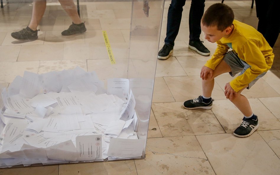 Zdaniem PiS referendum organizowane tego samego dnia, co wybory, ma być tańsze