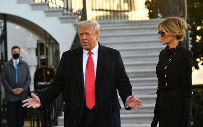 Bloomberg Donald i Melania Trump opuszczają Biały Dom