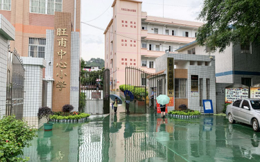 Chiny: Atak nożem w szkole podstawowej. Rannych co najmniej 40 osób