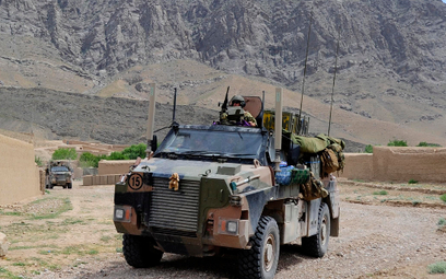 Australia przekaże Ukrainie m.in. opancerzone pojazdy minoodporne Bushmaster.