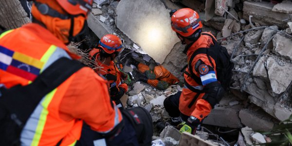 Venezuela Earthquake: Rescuers Face 'Absurd' Delays as Death Toll Rises