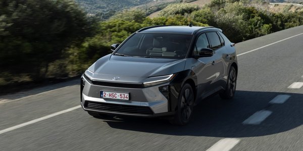 Toyota z 79-procentowym wzrostem sprzedaży modeli na prąd