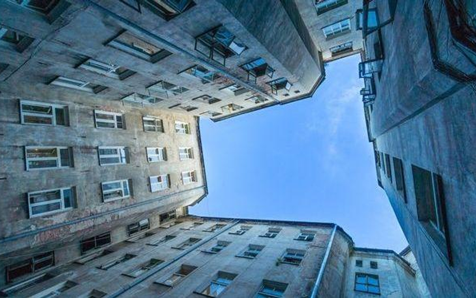 Reprywatyzacja: wpis komisji weryfikacyjnej w księdze wieczystej blokuje obrót lokalami