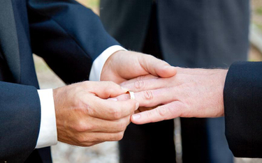Unia uchyla drzwi dla jednopłciowych małżeństw?