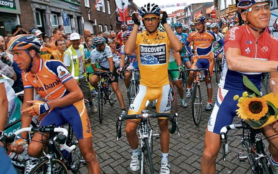 Trasa Tour de France przebiegała już przez Holandię (na zdjęciu: w Roosendaal, w 2007 r.), ale w Hol