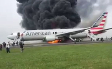 Pożar samolotu American Airlines na lotnisku w Chicago