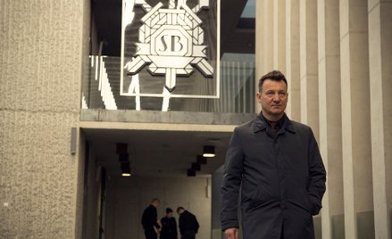 Robert Więckiewicz jako śledczy Anatol Janow w „1983”