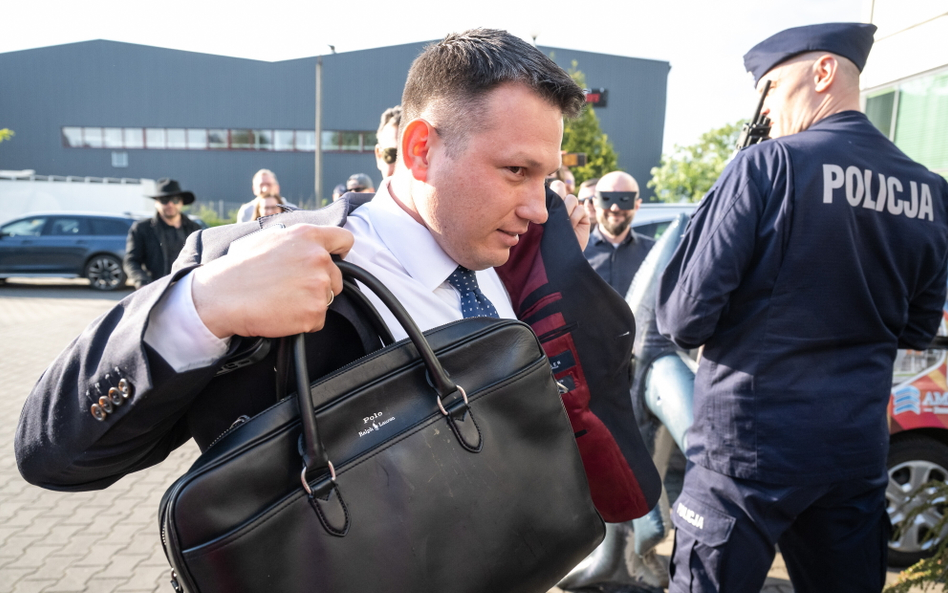 Sławomir Mentzen w drodze na spotkanie z Rafałem Trzaskowskim w Toruniu
