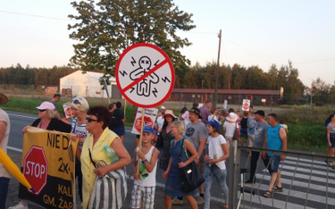 Protest przeciw liniom wysokiego napięcia pod Warszawą